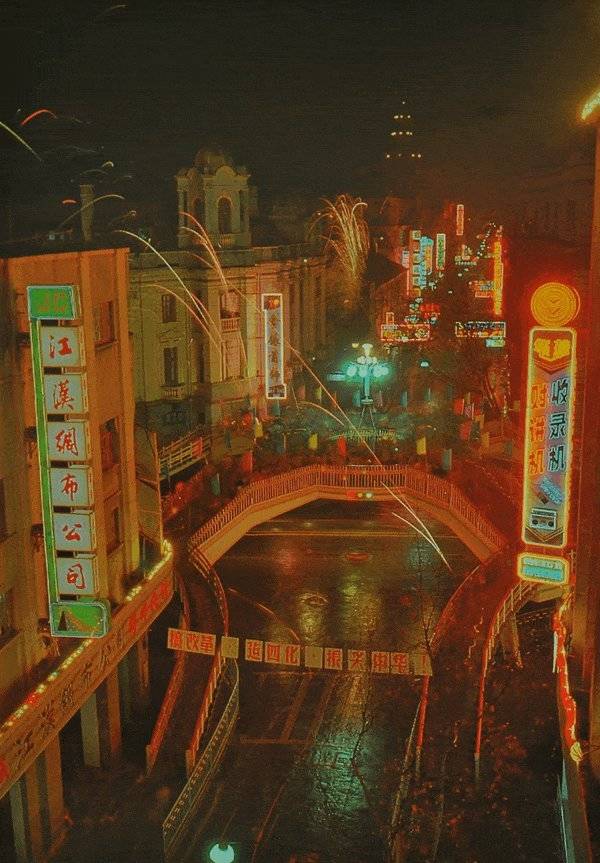 80年代老照片江汉路过街天桥