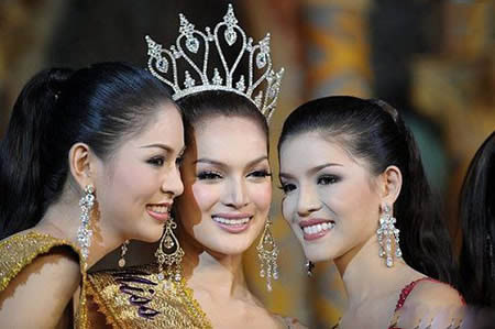 泰国最美人妖皇后 rose和Poy谁最美！